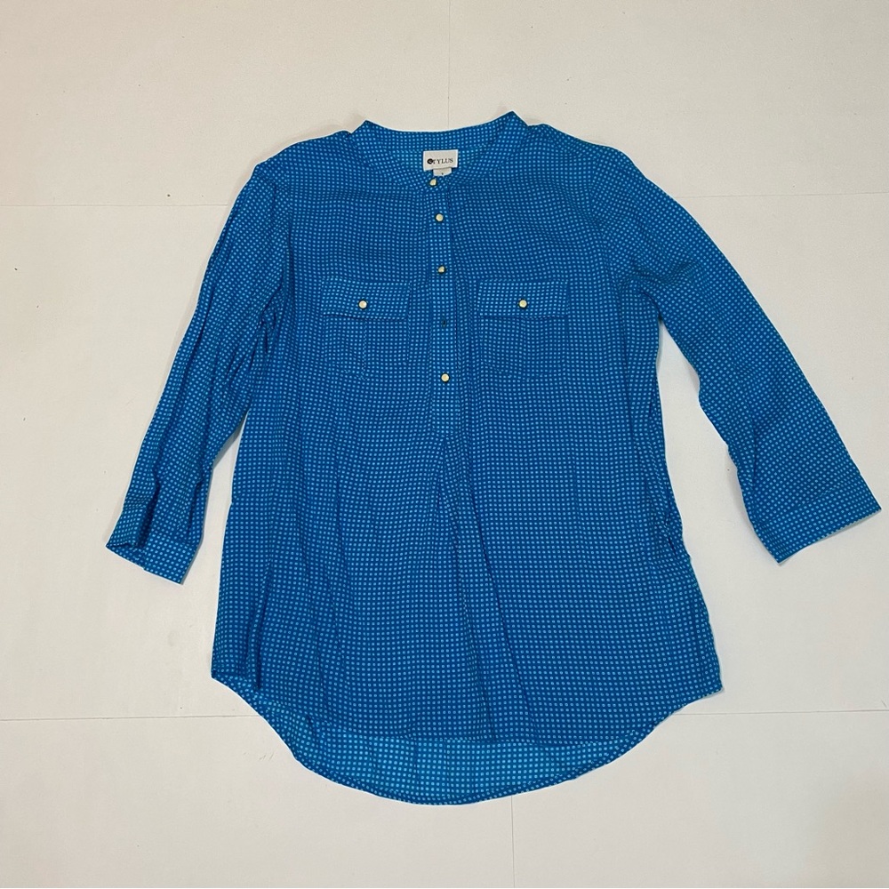 ⭐️ Stylus long sleeve women’s shirt. Blue & white size small